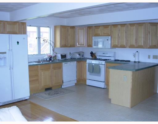 24 Peveril Road Cranston, RI 02921 - Photo 4 of 8 Kitchen.