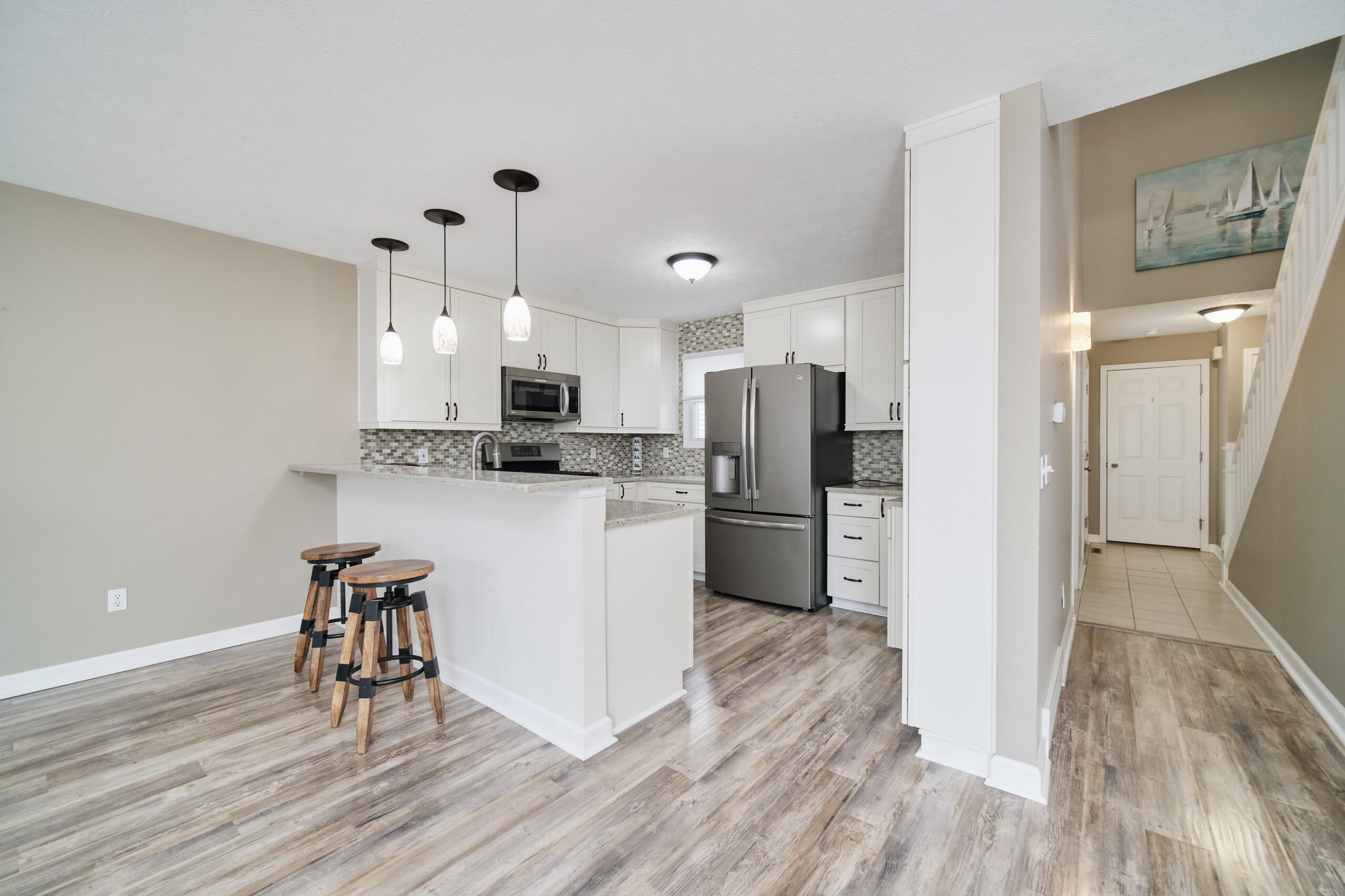 94 Charter Court Manistee, MI 49660 - Photo 16 of 52 Hallway