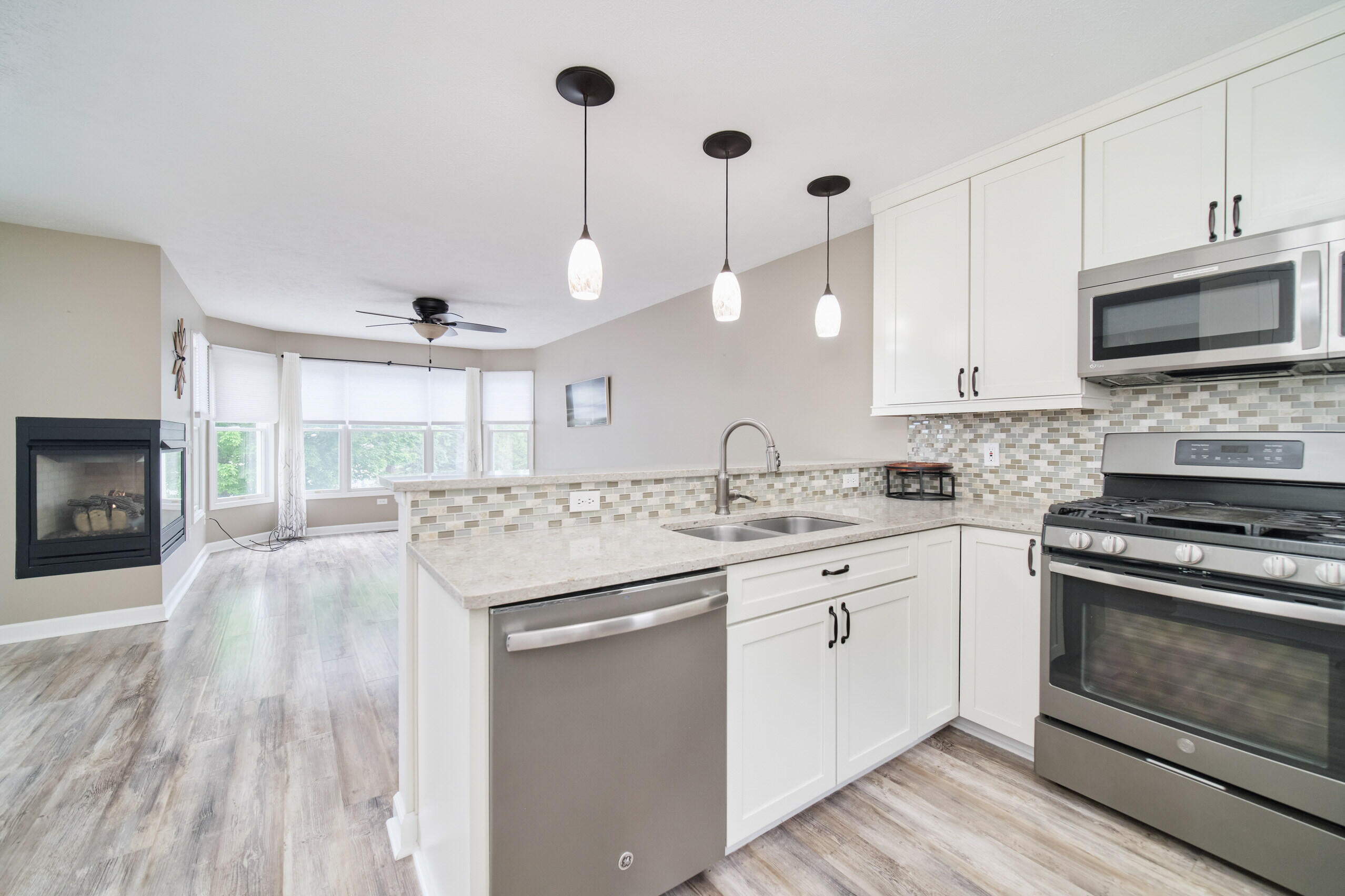 94 Charter Court Manistee, MI 49660 - Photo 18 of 52 Kitchen