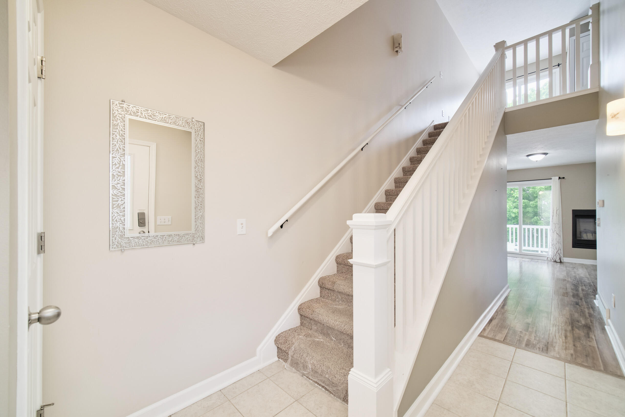 94 Charter Court Manistee, MI 49660 - Photo 23 of 52 Staircase