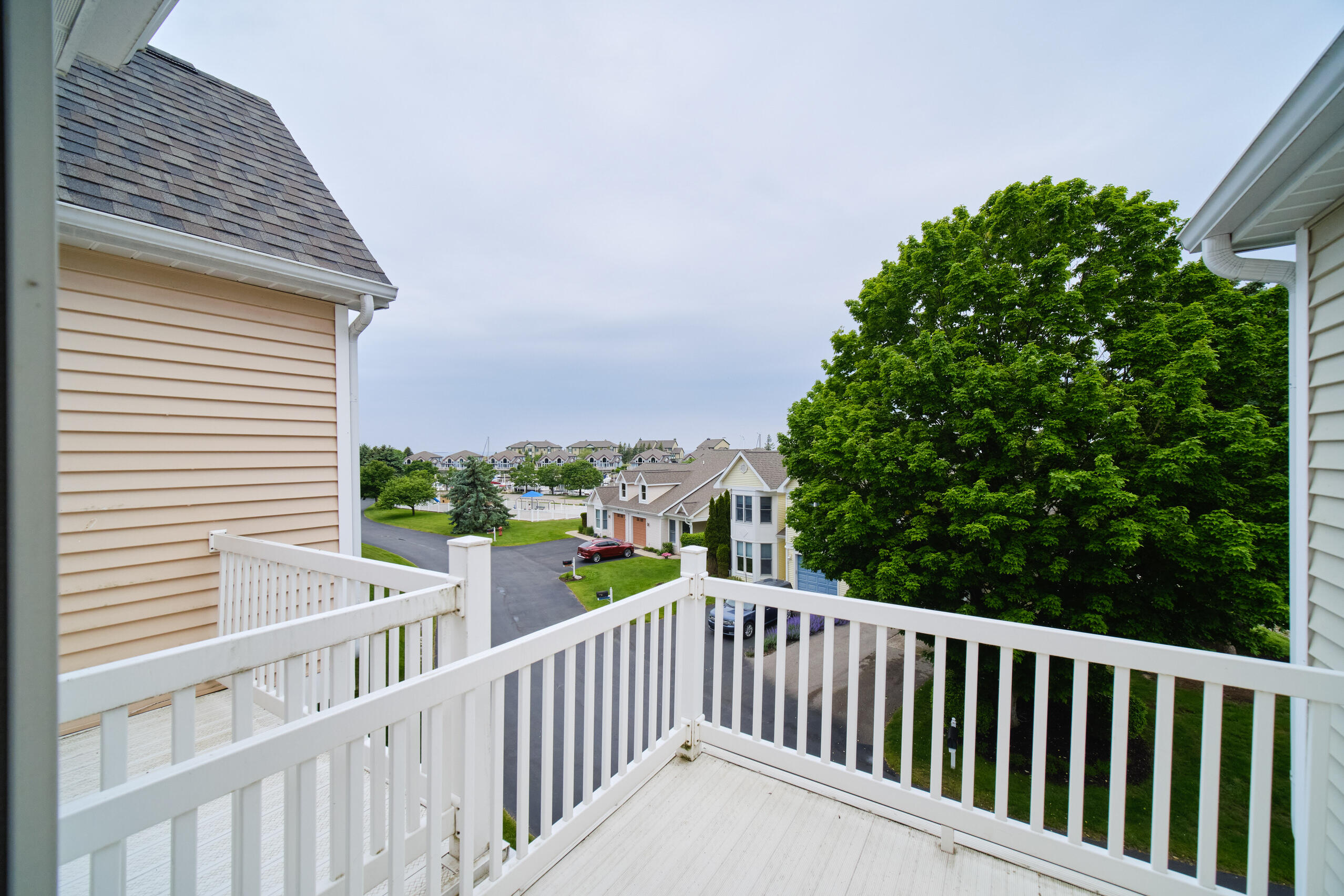 94 Charter Court Manistee, MI 49660 - Photo 28 of 52 Upper Deck