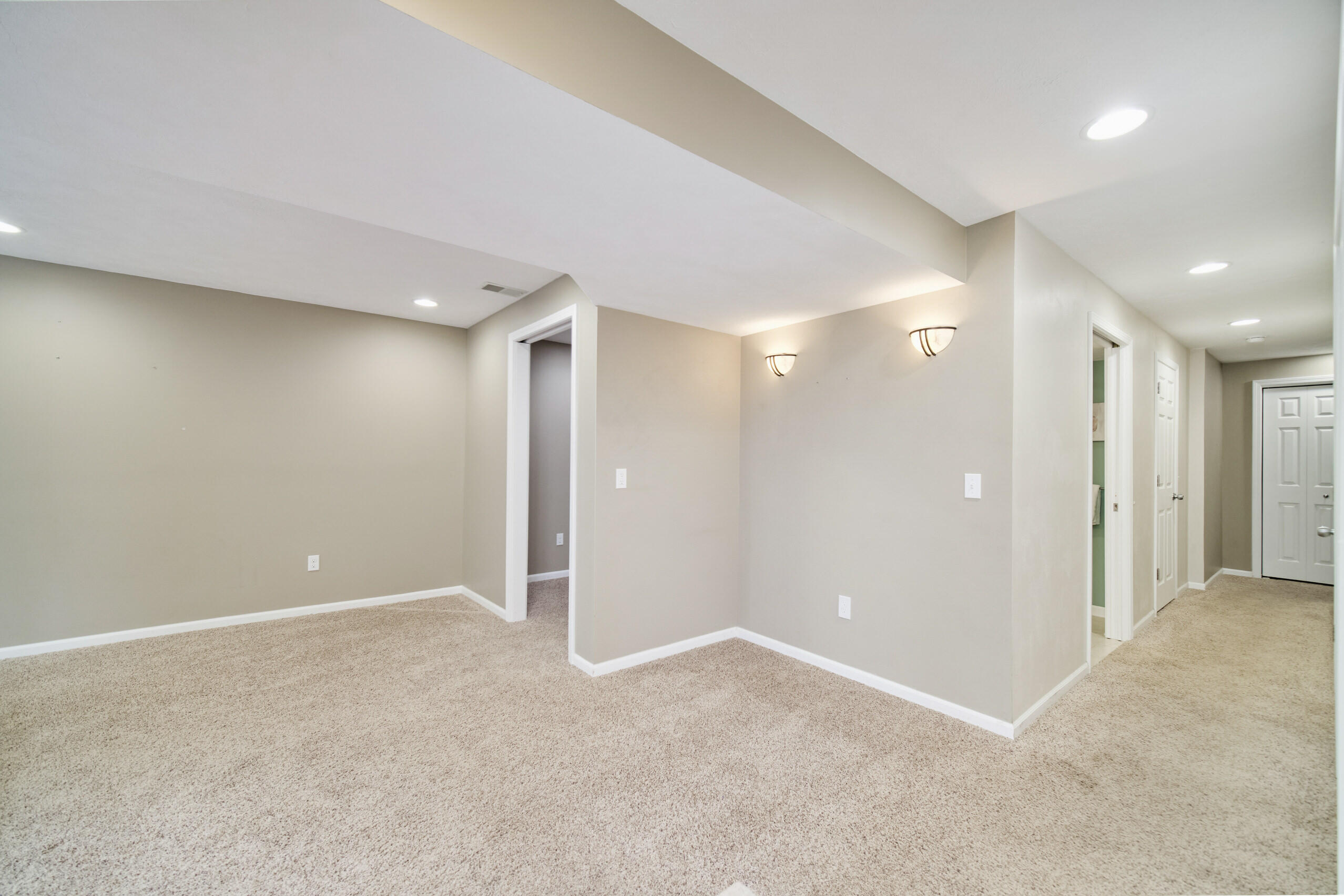 94 Charter Court Manistee, MI 49660 - Photo 39 of 52 Family Room