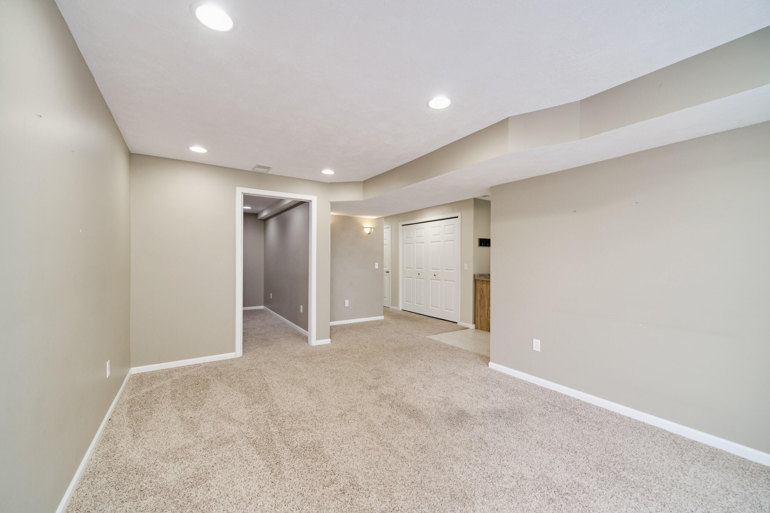 94 Charter Court Manistee, MI 49660 - Photo 42 of 52 Family Room