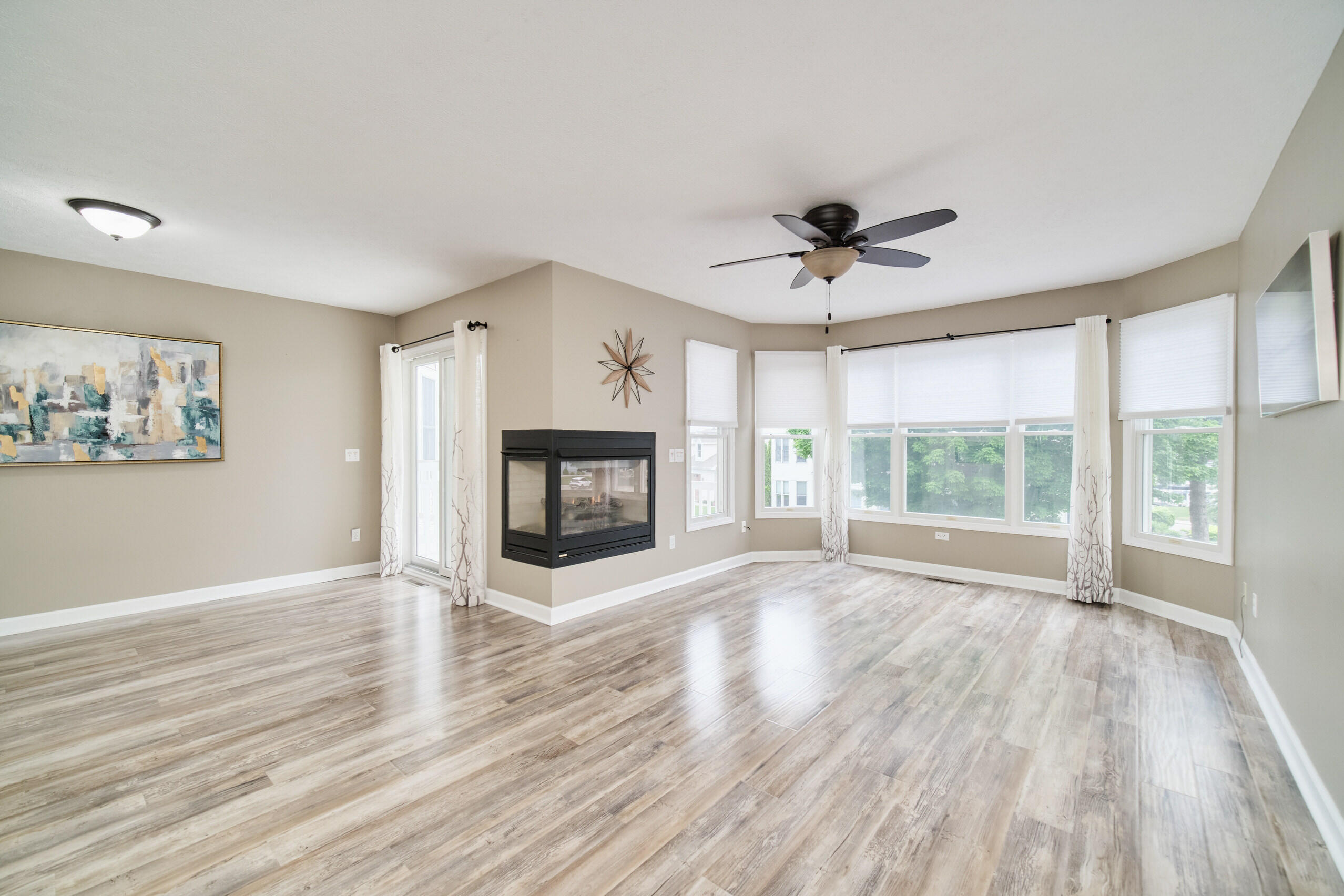 94 Charter Court Manistee, MI 49660 - Photo 8 of 52 Living/Dining