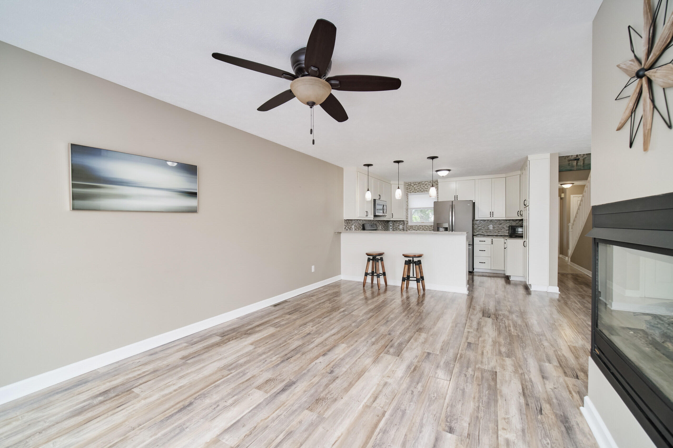94 Charter Court Manistee, MI 49660 - Photo 10 of 52 Living Room