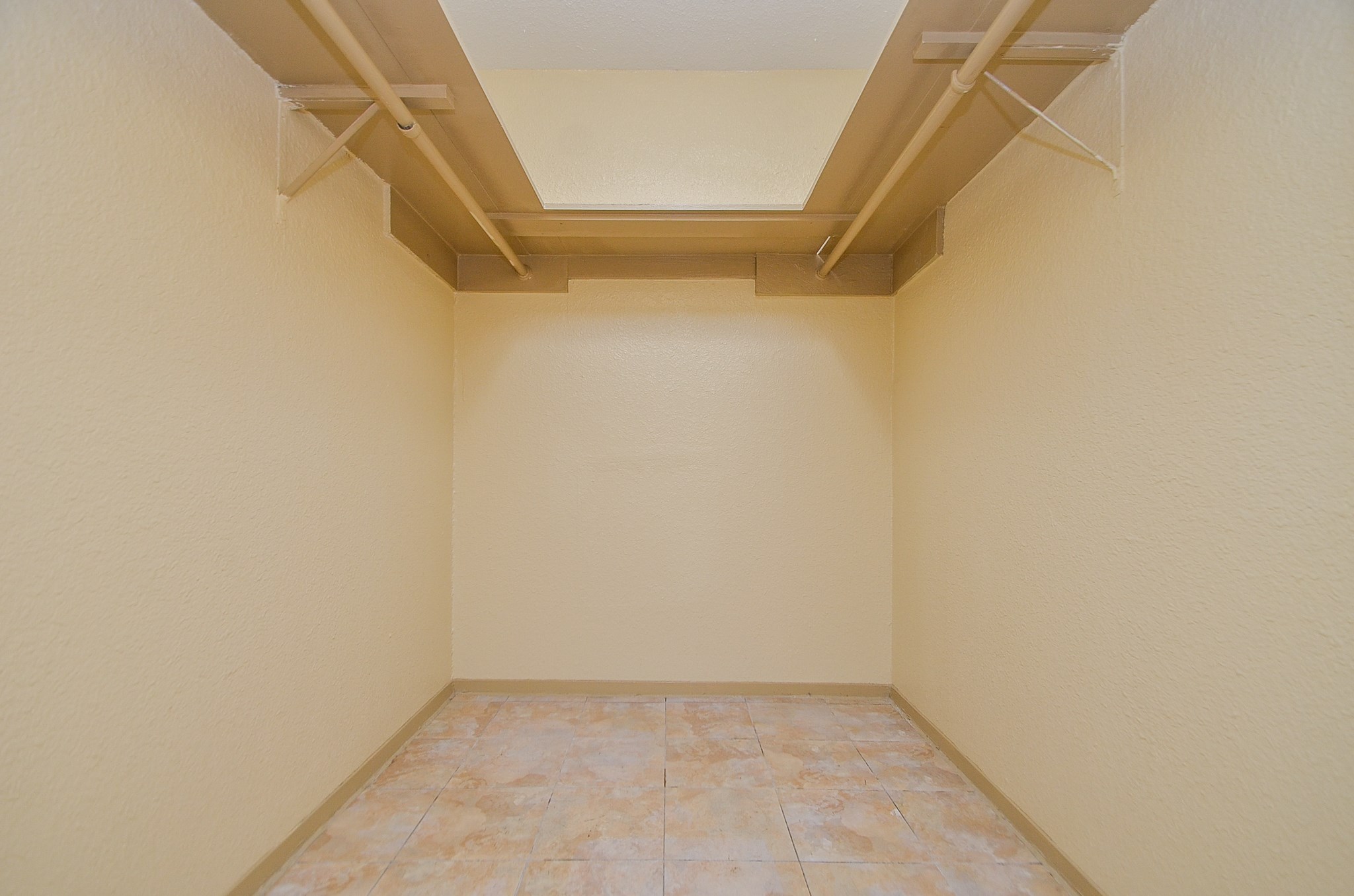 1419 Hawthorne Street, Unit 21 Houston, TX 77006 - Photo 20 of 24 a view of closet