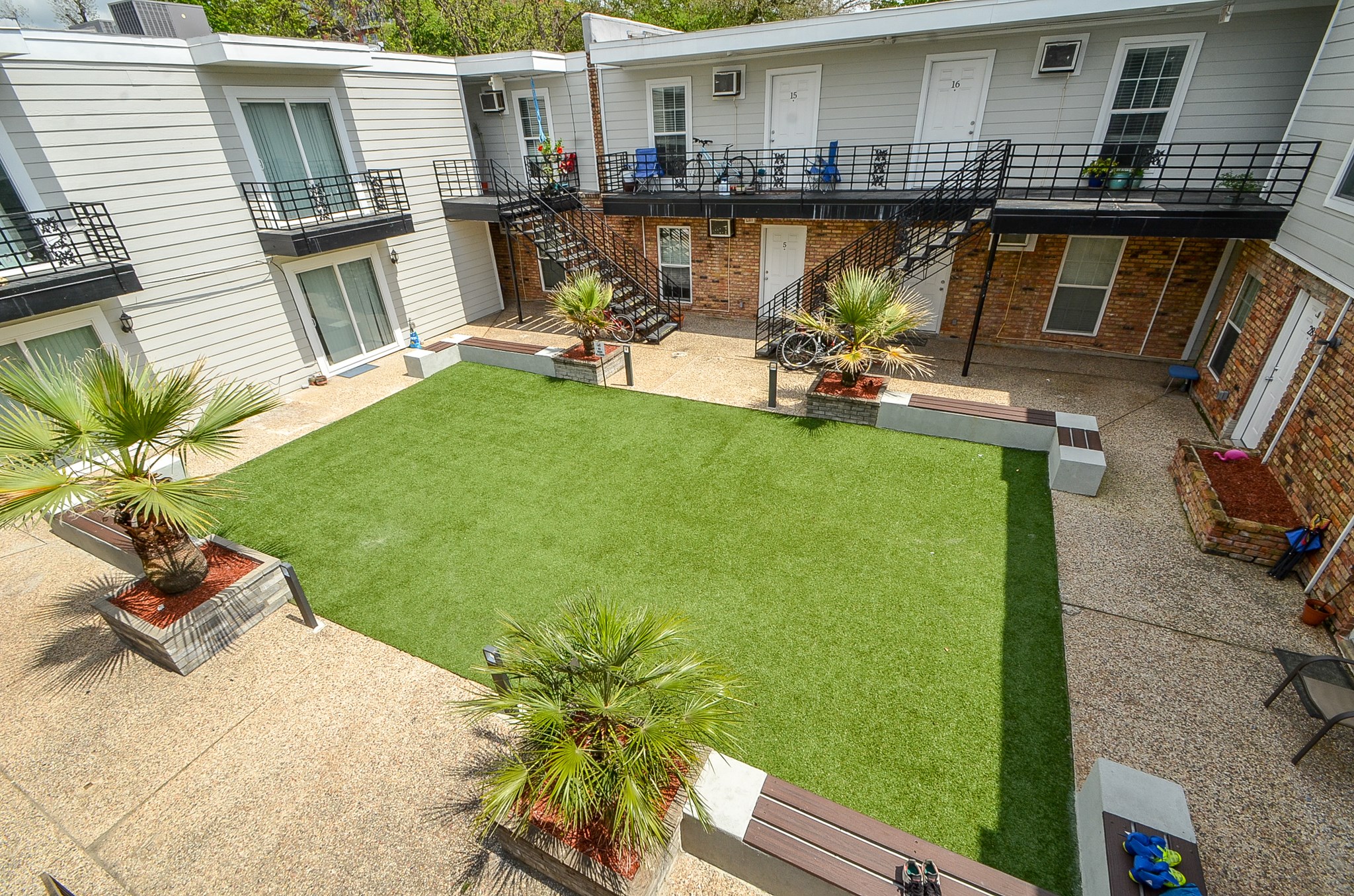 1419 Hawthorne Street, Unit 21 Houston, TX 77006 - Photo 23 of 24 a view of a swimming pool with chairs