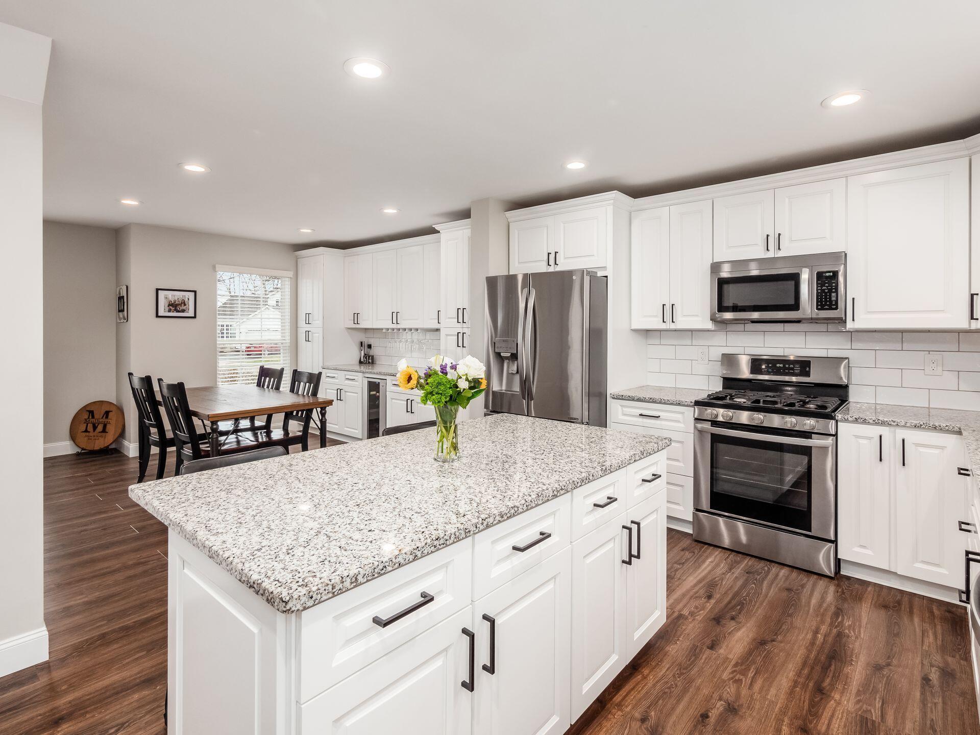 2476 Limestone Way Columbus, OH 43228 - Photo 12 of 52 Kitchen