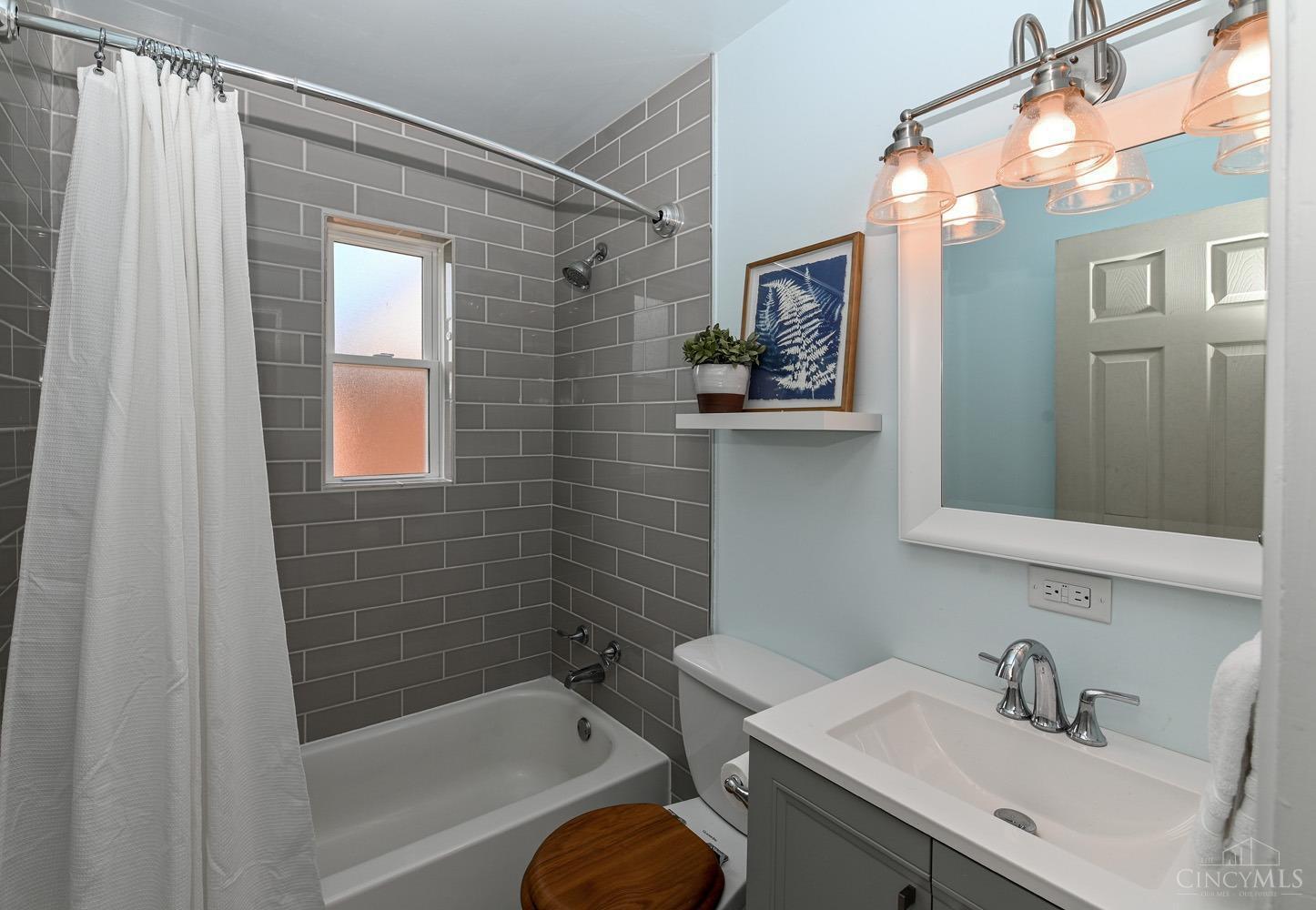 6925 Roe Street Cincinnati, OH 45227 - Photo 12 of 32 Gallery Image 12