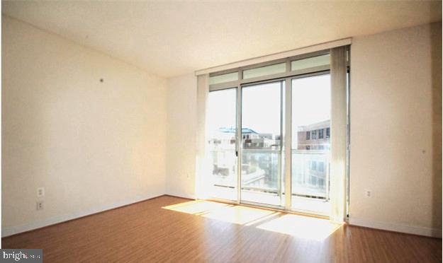820 North Pollard Street, Unit 810 Arlington, VA 22203 - Photo 13 of 49 a view of an empty room and window