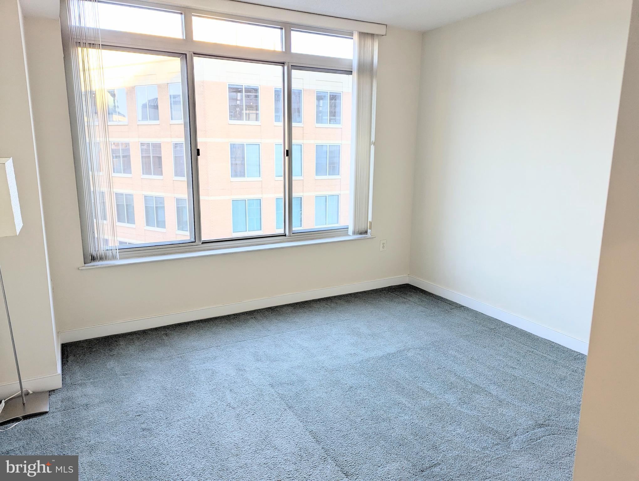 820 North Pollard Street, Unit 810 Arlington, VA 22203 - Photo 32 of 49 an empty room with a window
