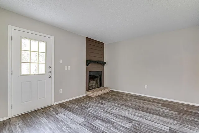 $1,395 | 836 Northwest Summercrest Boulevard, Unit A, Burleson, TX 76028