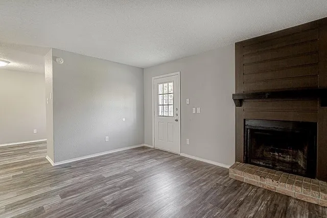 $1,395 | 836 Northwest Summercrest Boulevard, Unit A, Burleson, TX 76028