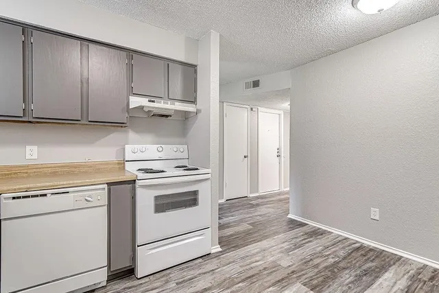 $1,395 | 836 Northwest Summercrest Boulevard, Unit A, Burleson, TX 76028