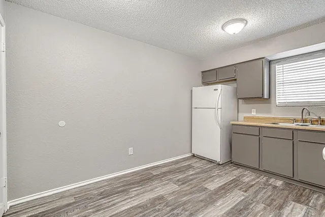 $1,395 | 836 Northwest Summercrest Boulevard, Unit A, Burleson, TX 76028