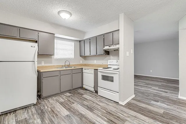 $1,395 | 836 Northwest Summercrest Boulevard, Unit A, Burleson, TX 76028