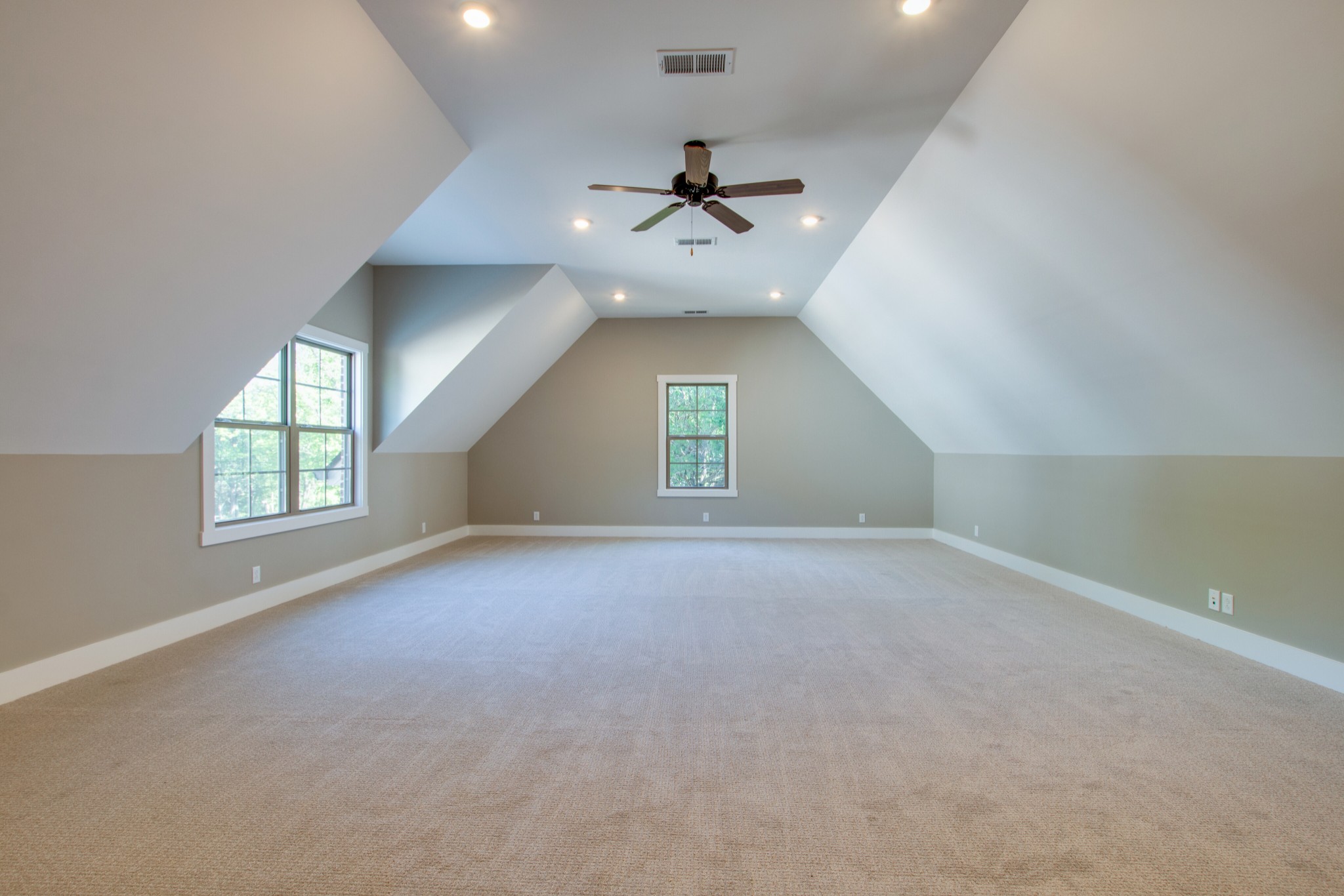 935 Allen Road Murfreesboro, TN 37129 - Photo 29 of 31 an empty room with a ceiling fan and windows