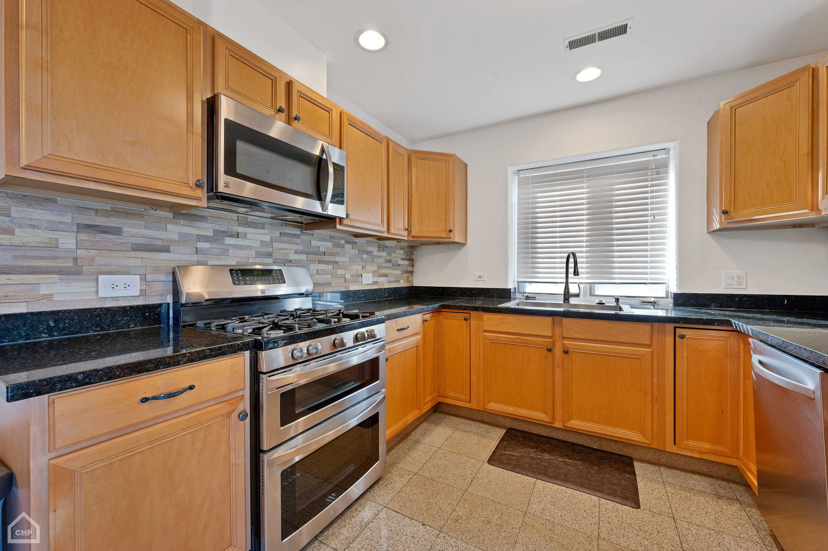 4716 West Addison Street, Unit 2W Chicago, IL 60641 - Photo 5 of 17 Gallery Image 5