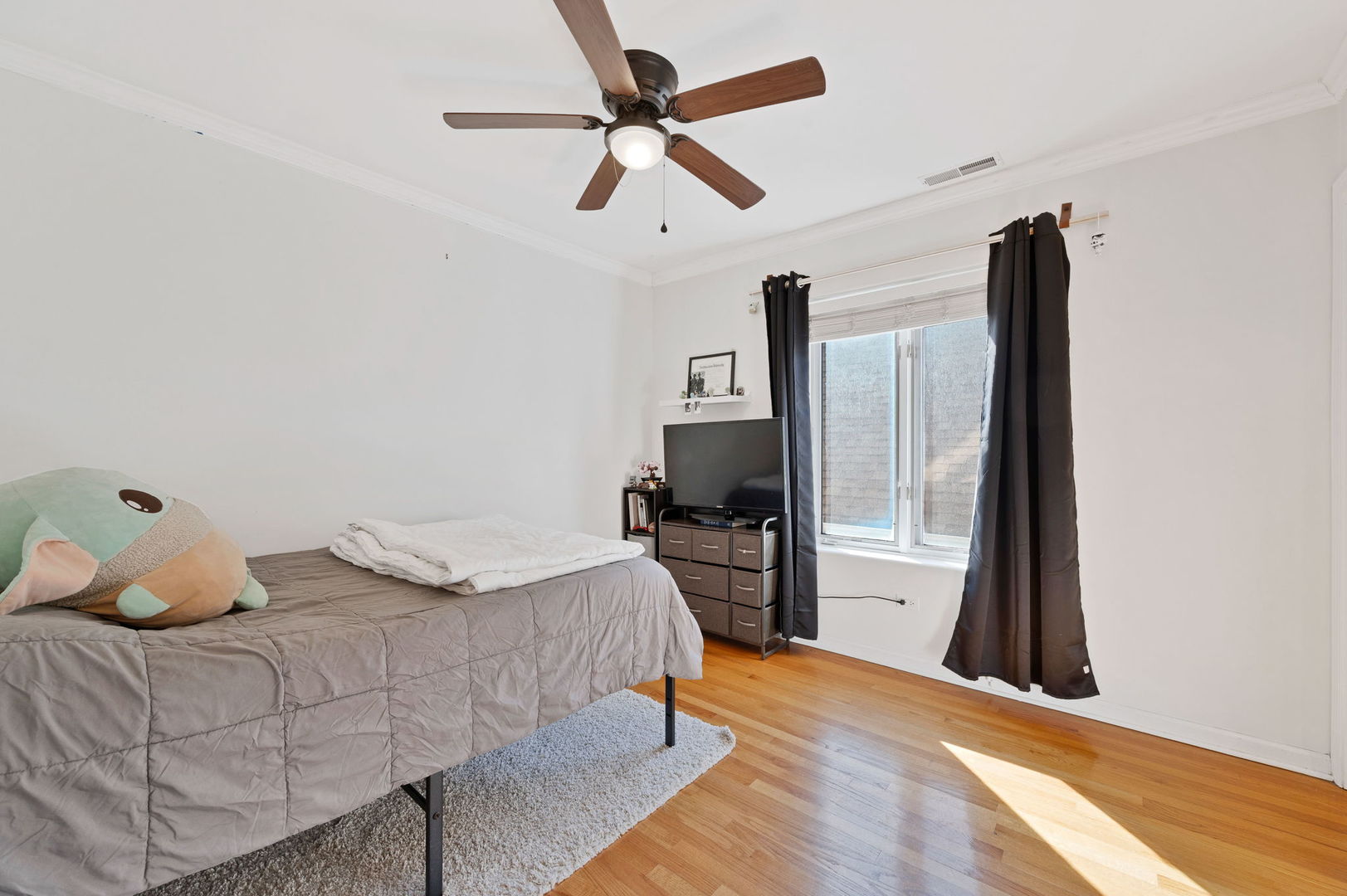 4716 West Addison Street, Unit 2W Chicago, IL 60641 - Photo 9 of 17 Gallery Image 9