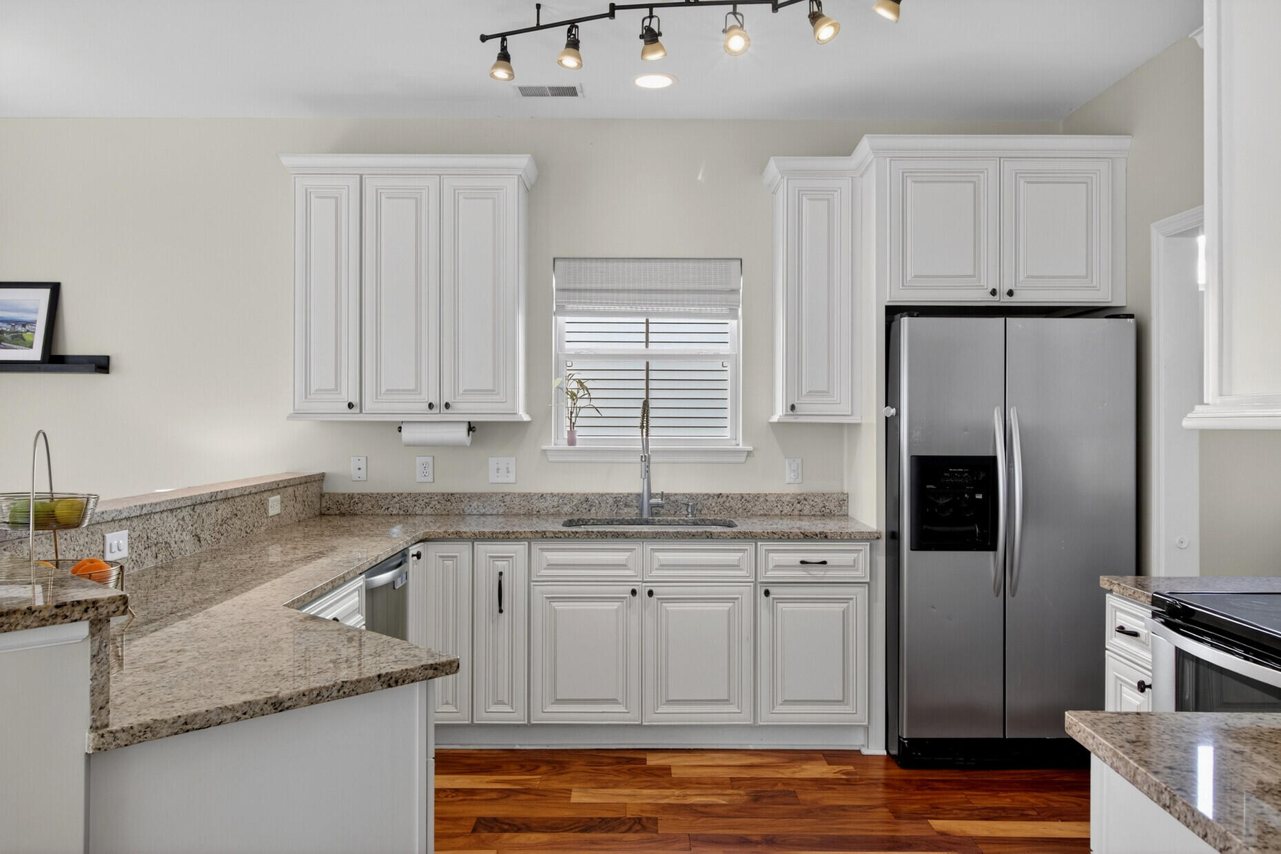 3245 Beaconsfield Road Mount Pleasant, SC 29466 - Photo 7 of 41 Updated kitchen