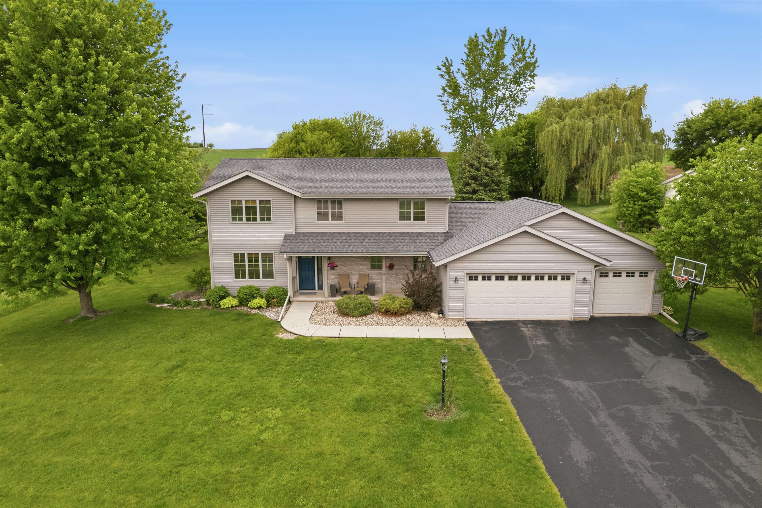 8600 Ellington Way Middleton, WI 53562 - Photo 1 of 37