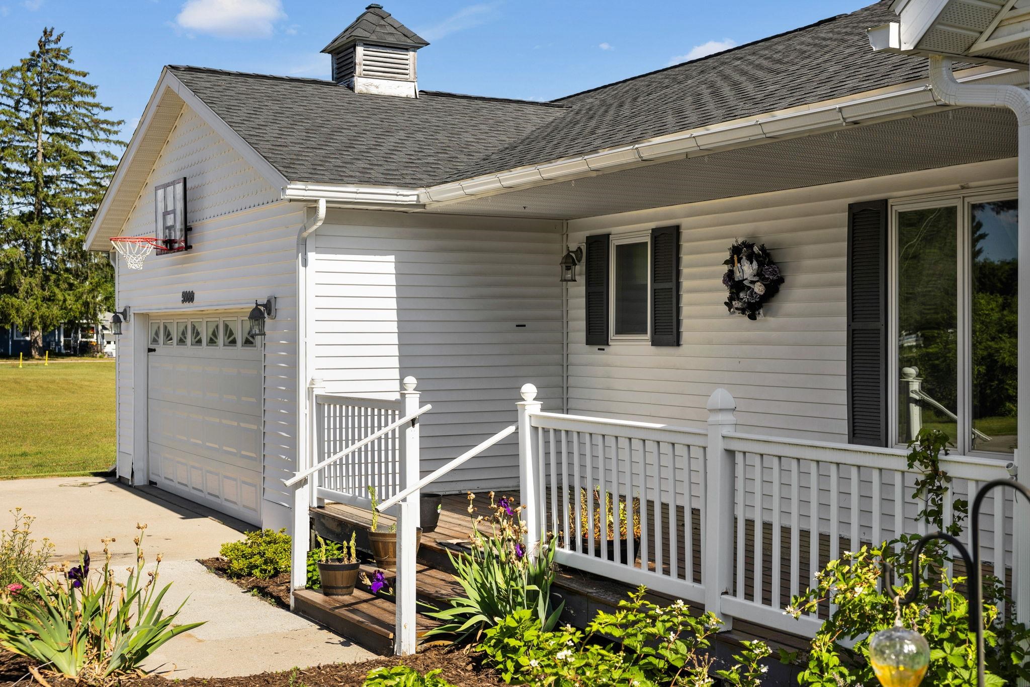 5988 Culver Road Traverse City, MI 49685 - Photo 3 of 60 1923837-c4066aa2-ed0e-4169-81a4-62c3d3310143.JPG
