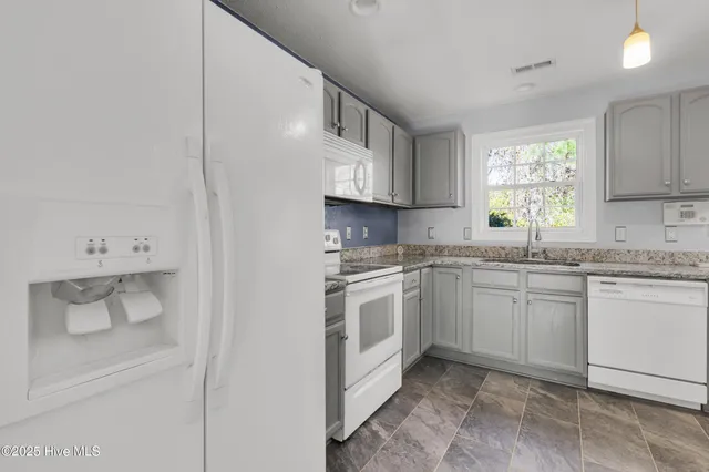 $2,100 | 109 Trinity Drive, New Bern, NC 28560