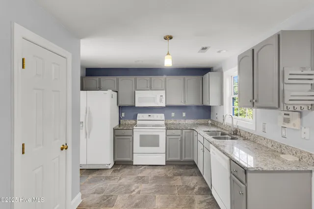 $2,100 | 109 Trinity Drive, New Bern, NC 28560