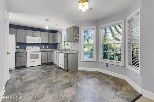 $2,100 | 109 Trinity Drive, New Bern, NC 28560