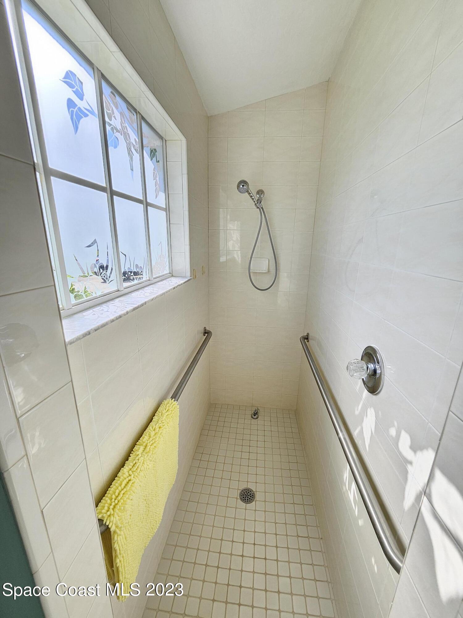 1910 Glen Meadows Circle Melbourne, FL 32935 - Photo 9 of 28 a bathroom with a shower