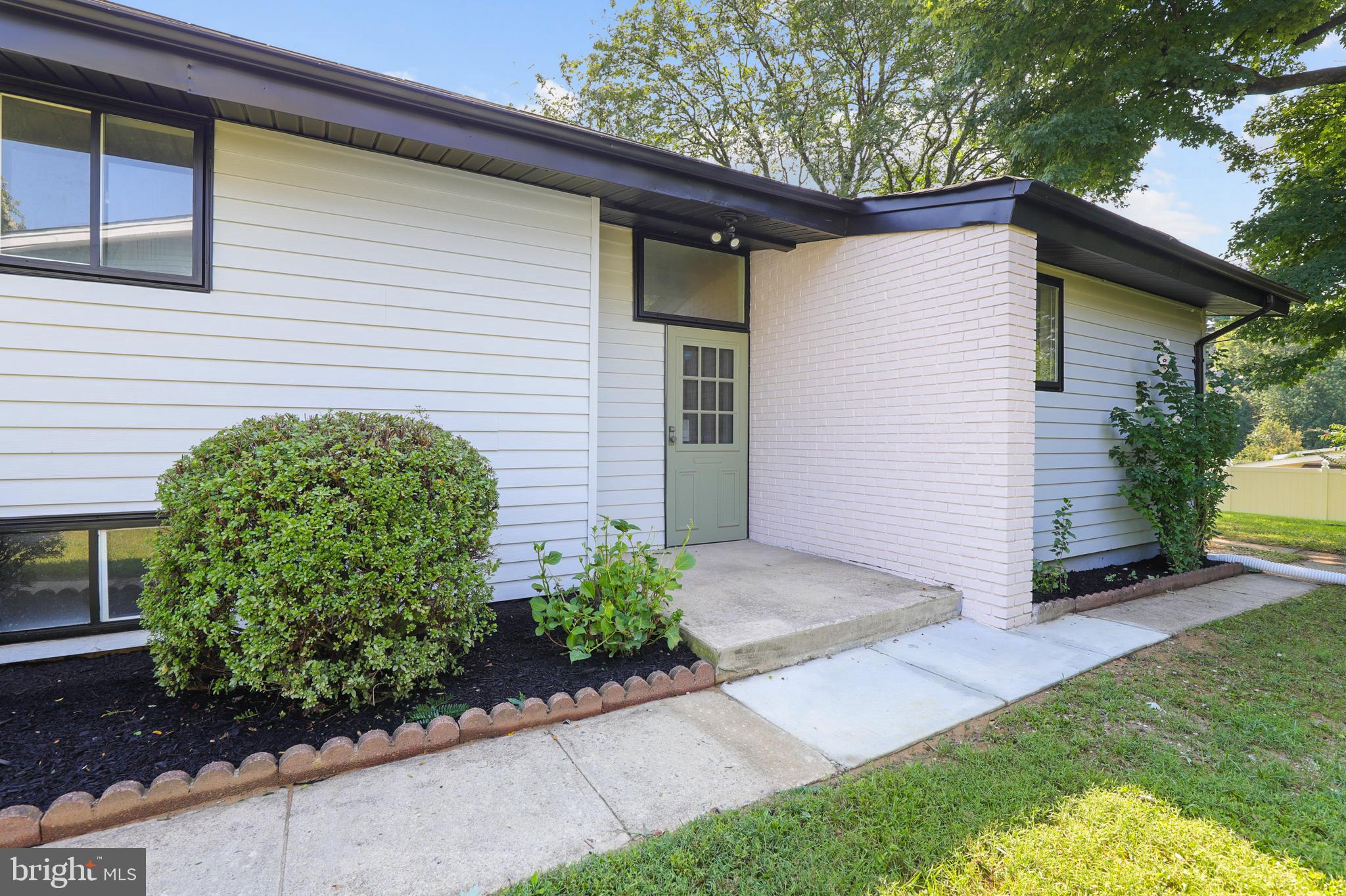 8213 Arrowhead Road Pikesville, MD 21208 - Photo 3 of 49