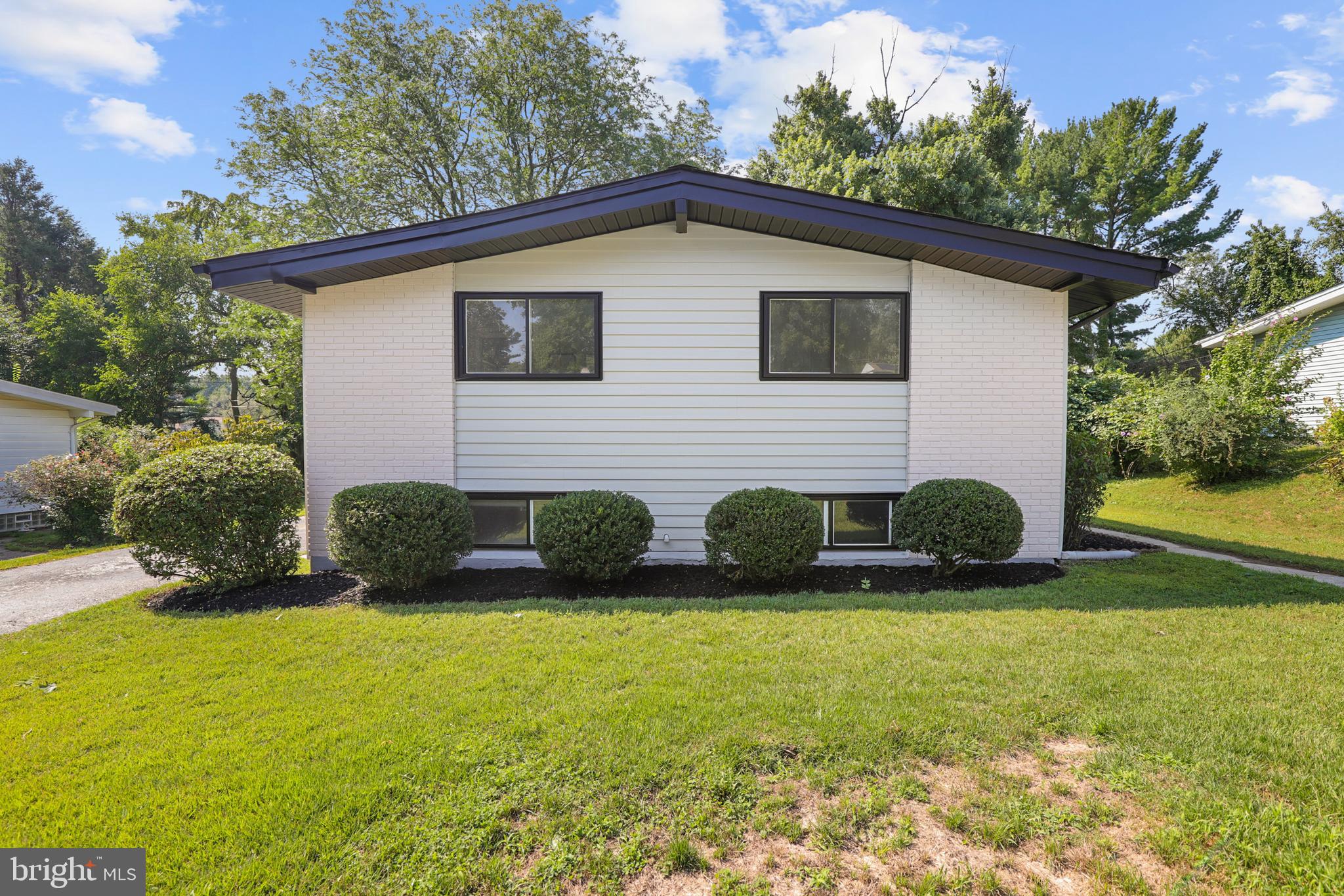 8213 Arrowhead Road Pikesville, MD 21208 - Photo 4 of 49
