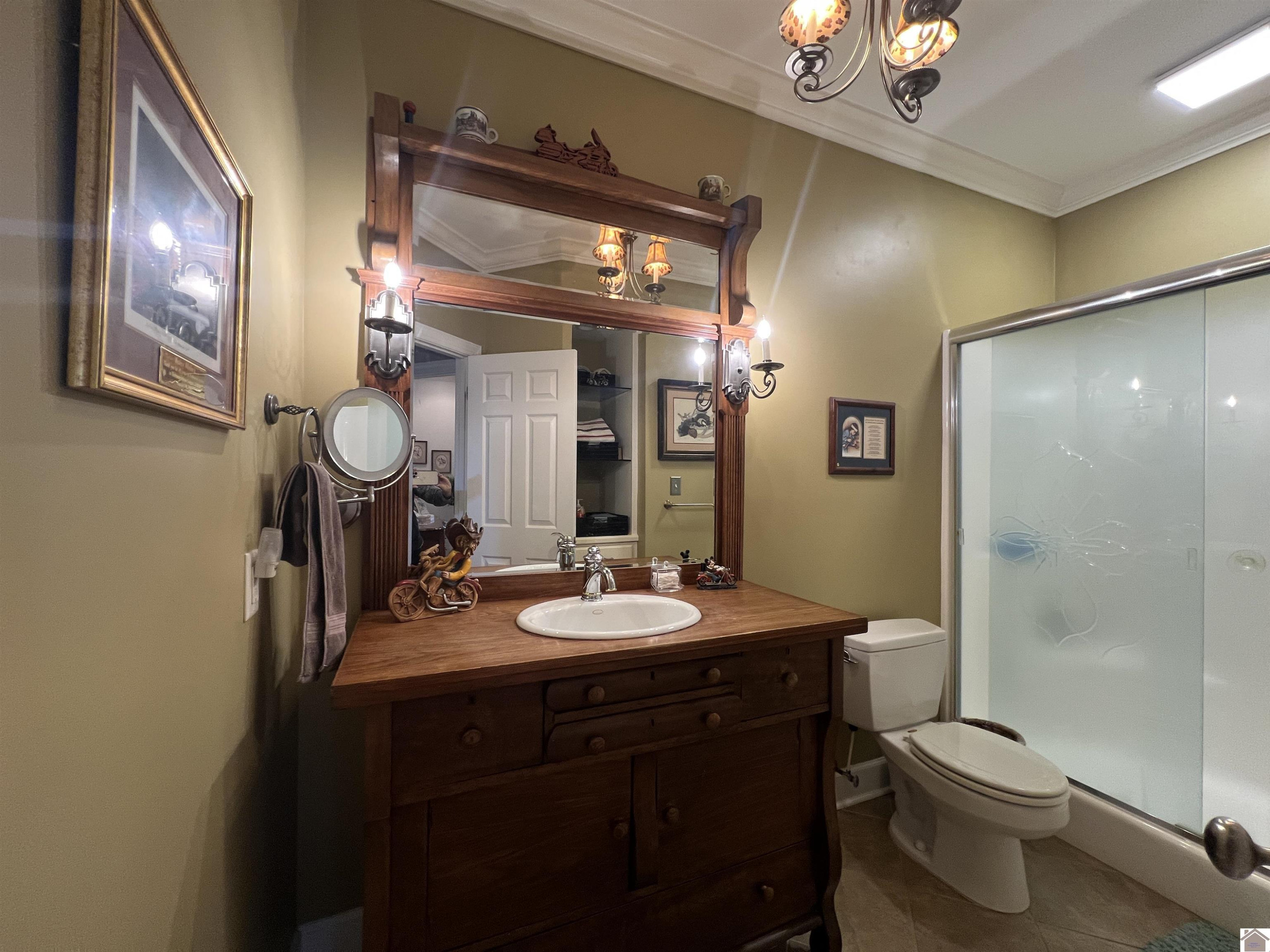1880 Elmdale Road Paducah, KY 42003 - Photo 7 of 17 Second Bathroom