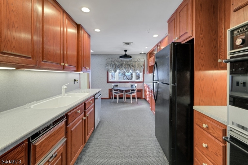 117 Yantacaw Brook Road Montclair, NJ 07043 - Photo 10 of 24