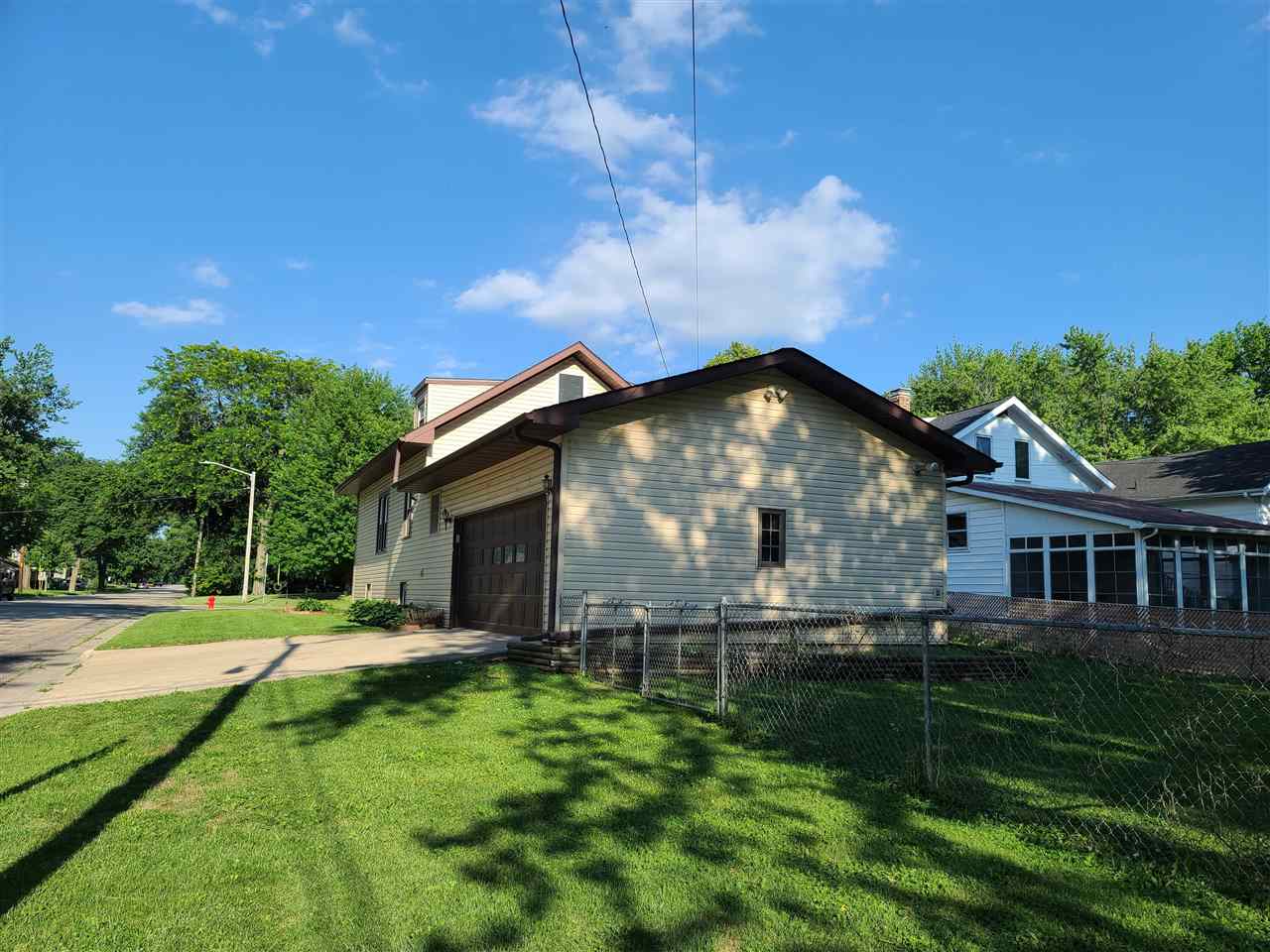 528 North 12th Street Rochelle, IL 61068 - Photo 13 of 16 a backyard of a house with table and chairs