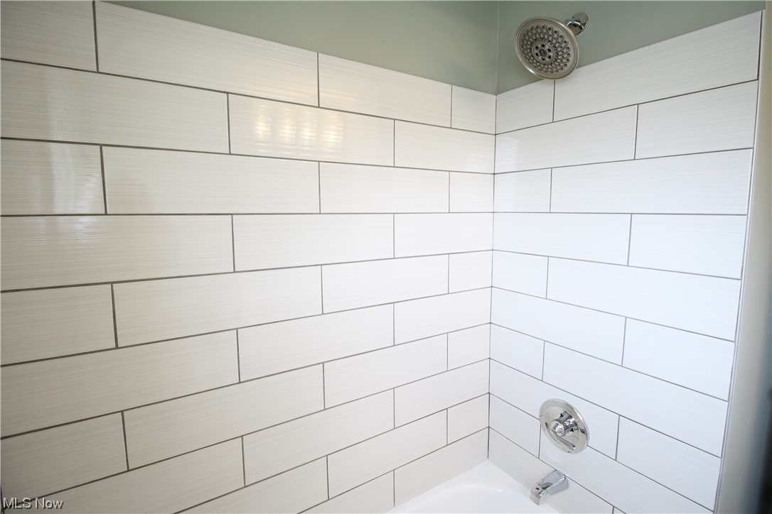 4541 Springvale Drive Warrensville Heights, OH 44128 - Photo 18 of 33 FULL BATH
