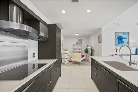 $8,000 | 200 Biscayne Blvd Way, Unit 5009, Miami, FL 33131