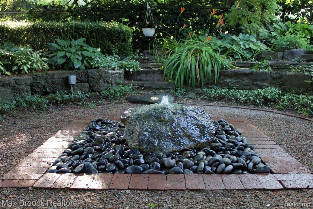 12 Hanover Road Pleasant Ridge, MI 48069 - Photo 21 of 25 Custom Water Feature
