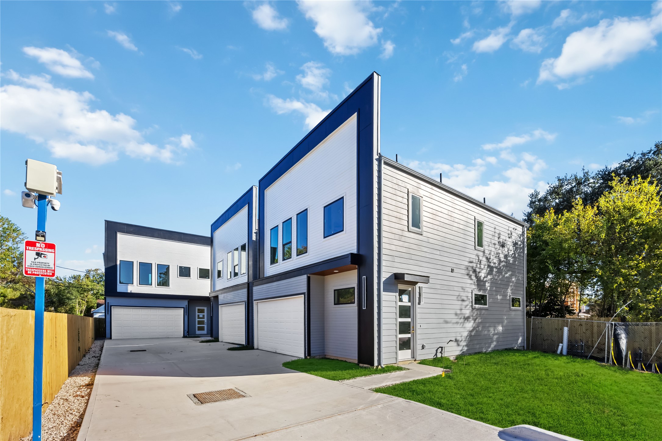 7125 England Street Houston, TX 77021 - Photo 27 of 28 a front view of house and yard with beautiful flowers and green space