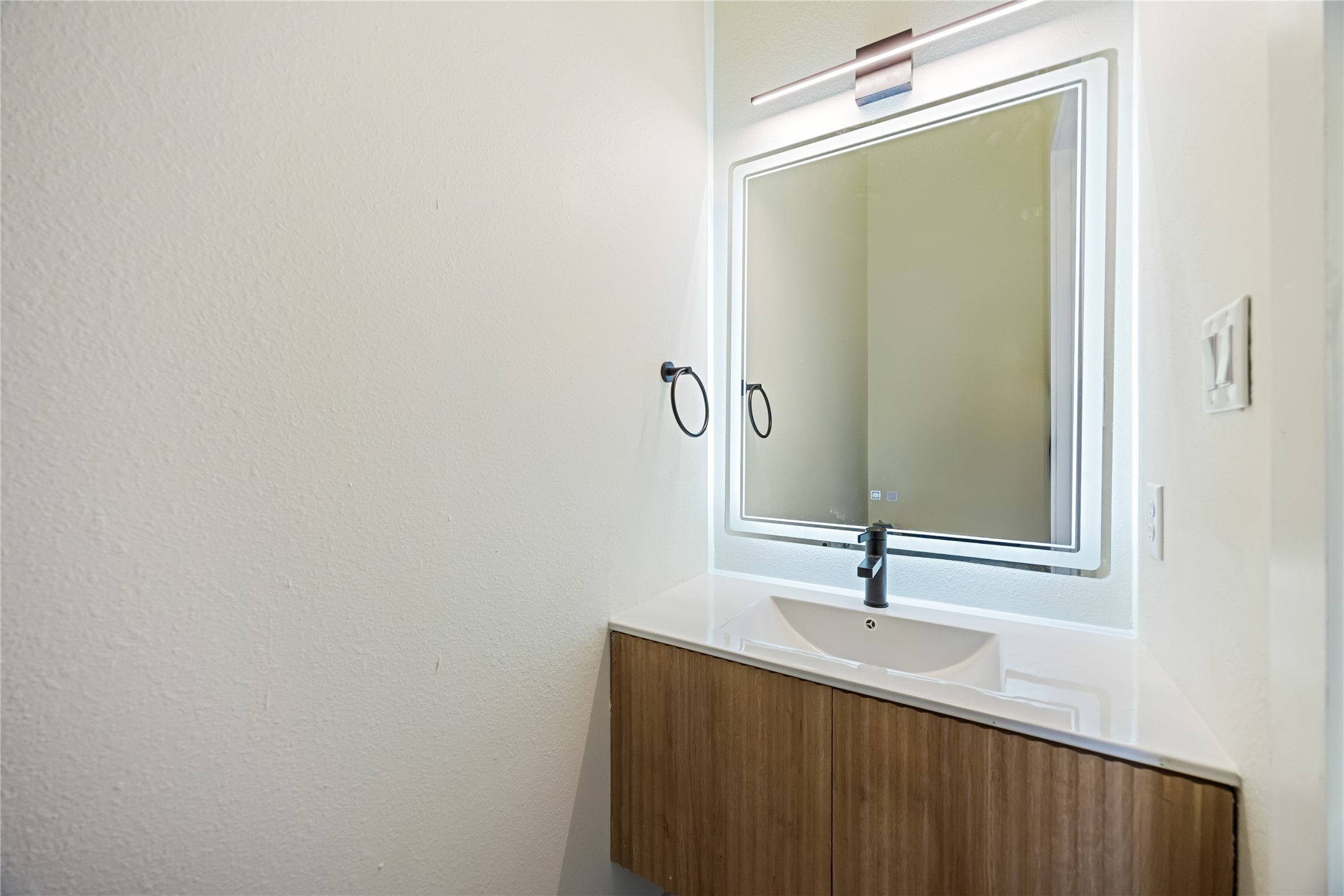 7125 England Street Houston, TX 77021 - Photo 10 of 28 a bathroom with a sink and a mirror