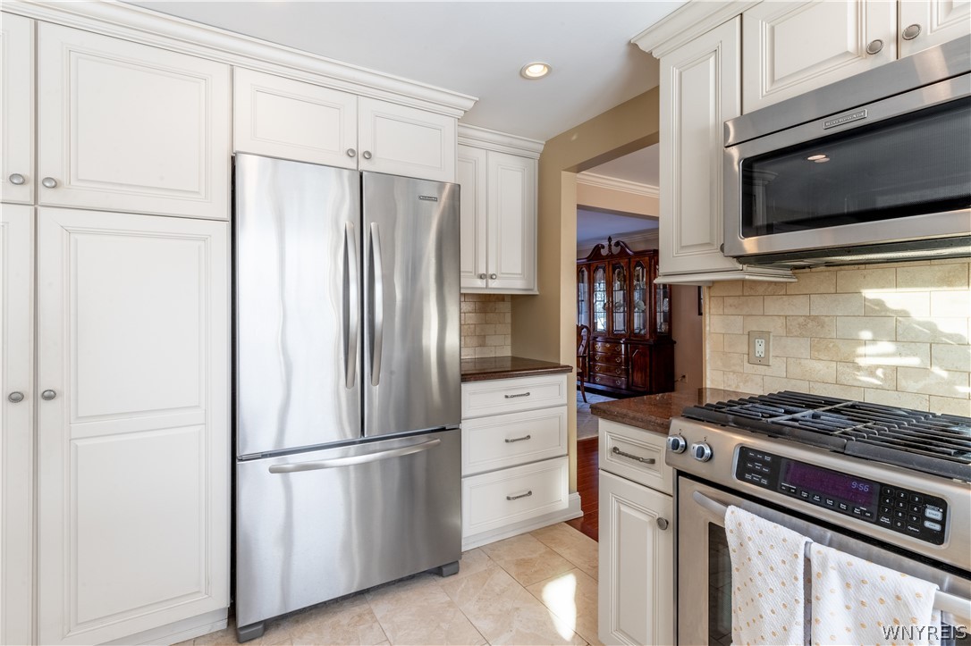 151 Wyeth Drive Amherst, NY 14068 - Photo 14 of 49