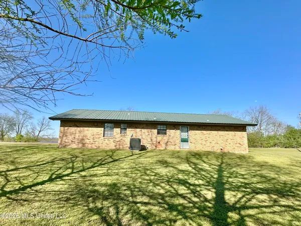 $219,900 | 4343 Eagle Lake Shore Road, Vicksburg, MS 39183