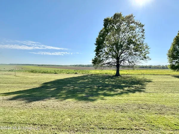 $219,900 | 4343 Eagle Lake Shore Road, Vicksburg, MS 39183