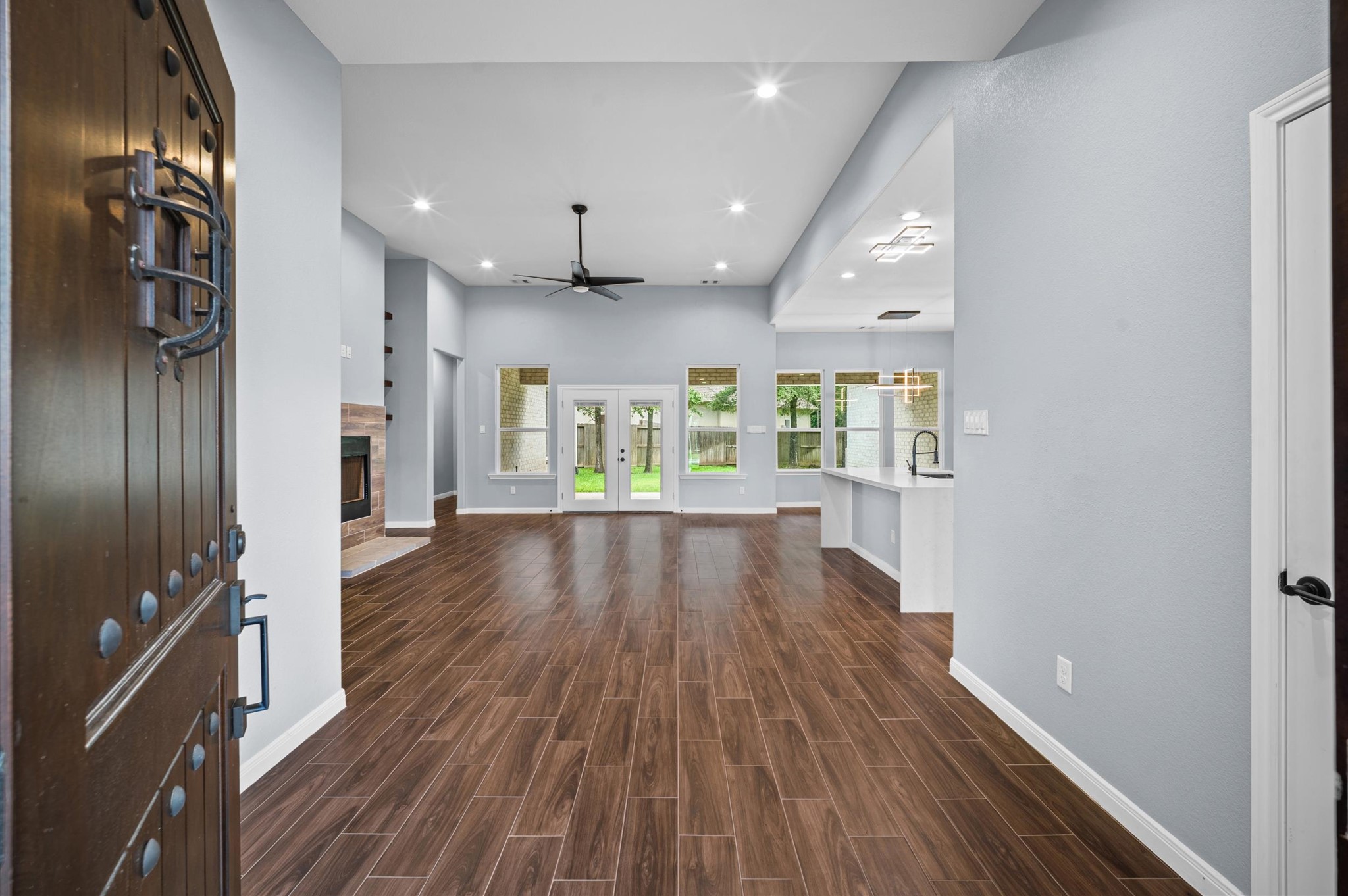 7 Pilot Point Conroe, TX 77304 - Photo 4 of 42