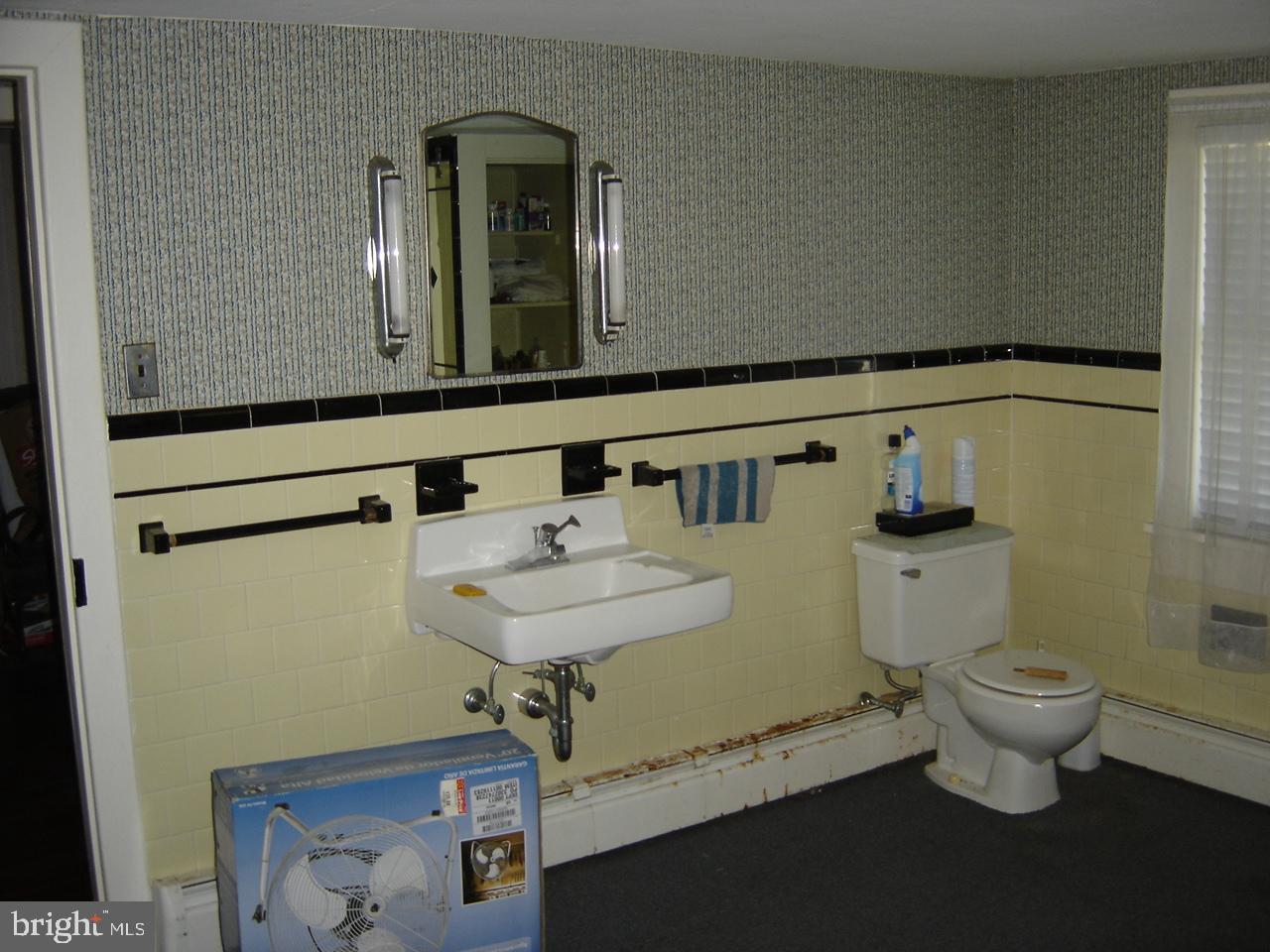 285 Diament Road Bridgeton, NJ 08302 - Photo 16 of 18 Interior - 2nd Floor Bath