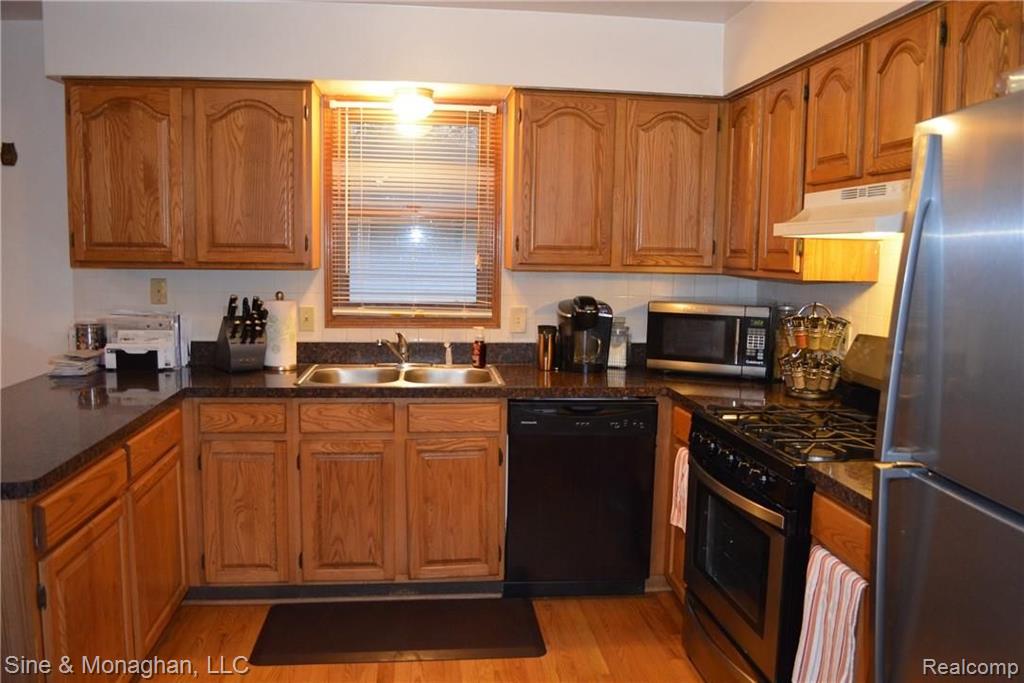 2072 Ridgemont Road Grosse Pointe Woods, MI 48236 - Photo 5 of 13