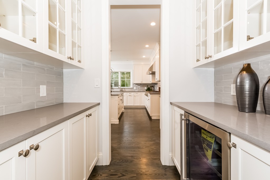 27 Warren Road Newton, MA 02468 - Photo 13 of 28