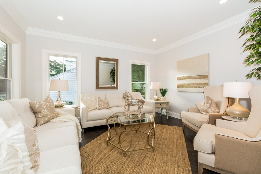 27 Warren Road Newton, MA 02468 - Photo 4 of 28