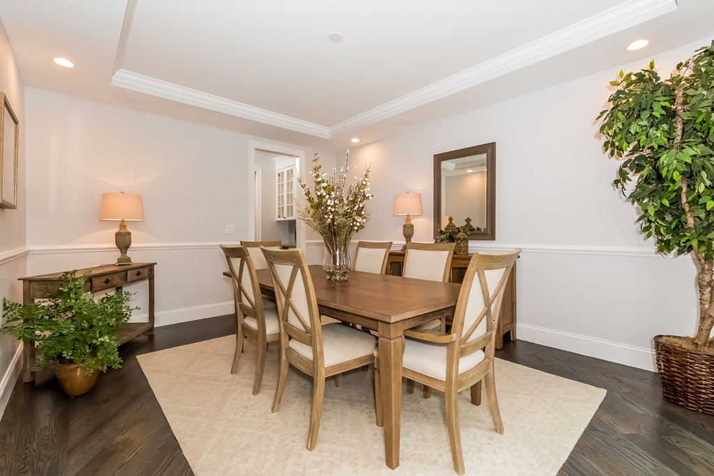 27 Warren Road Newton, MA 02468 - Photo 5 of 28