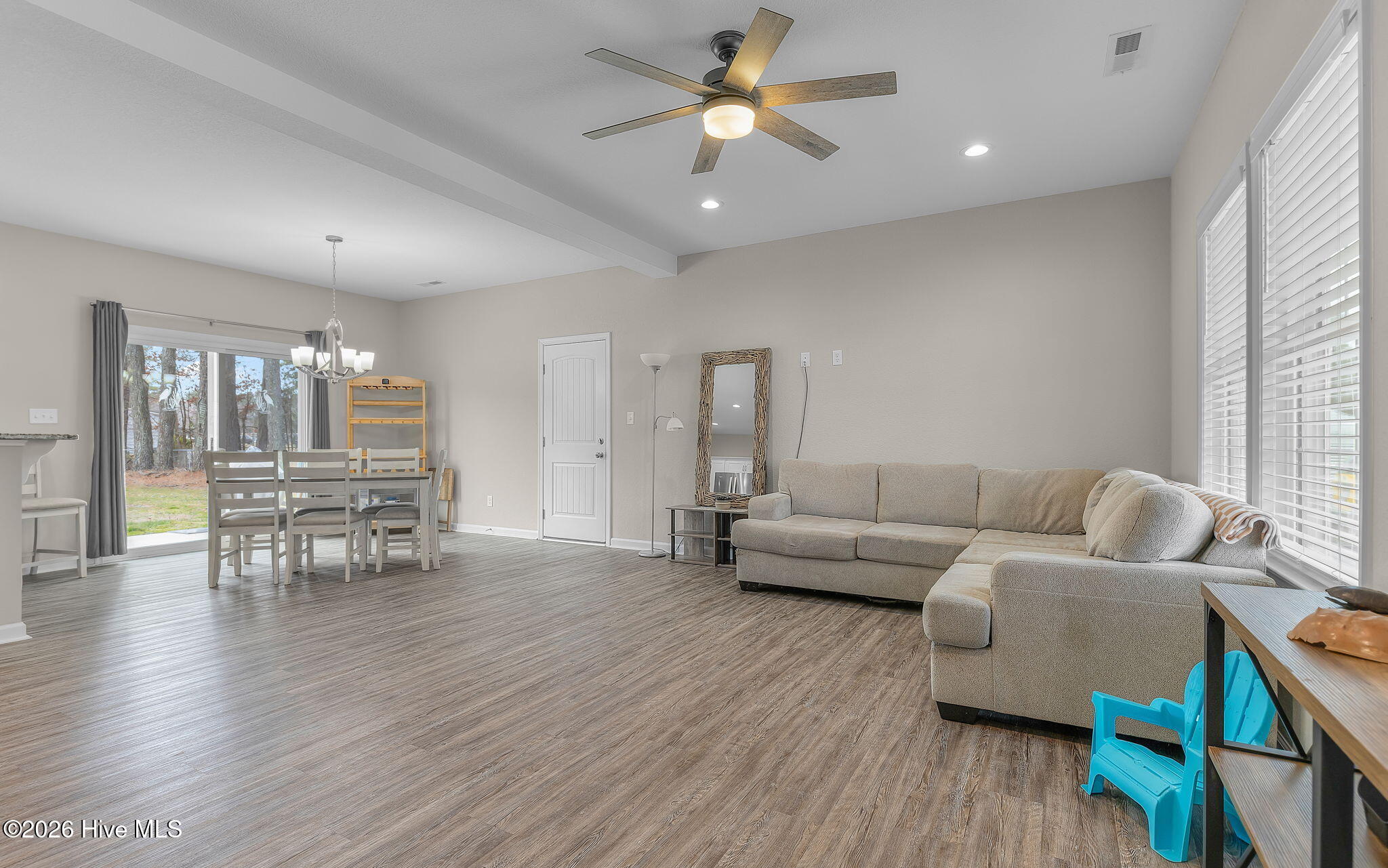 102 Creekmore Road Currituck, NC 27929 - Photo 3 of 28 Living area